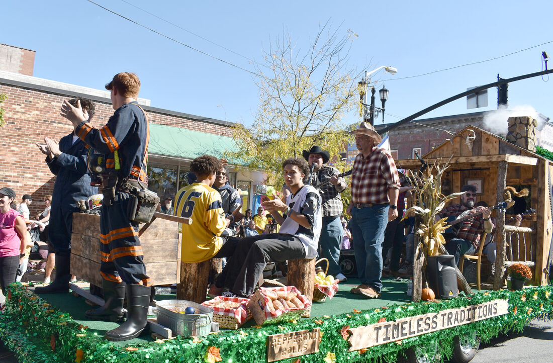 Elkins Mountain School float takes top MSFF award News, Sports, Jobs
